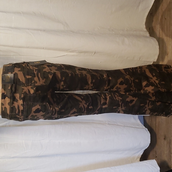 L & B Flare Camo Pants Size 8 - Picture 3 of 5